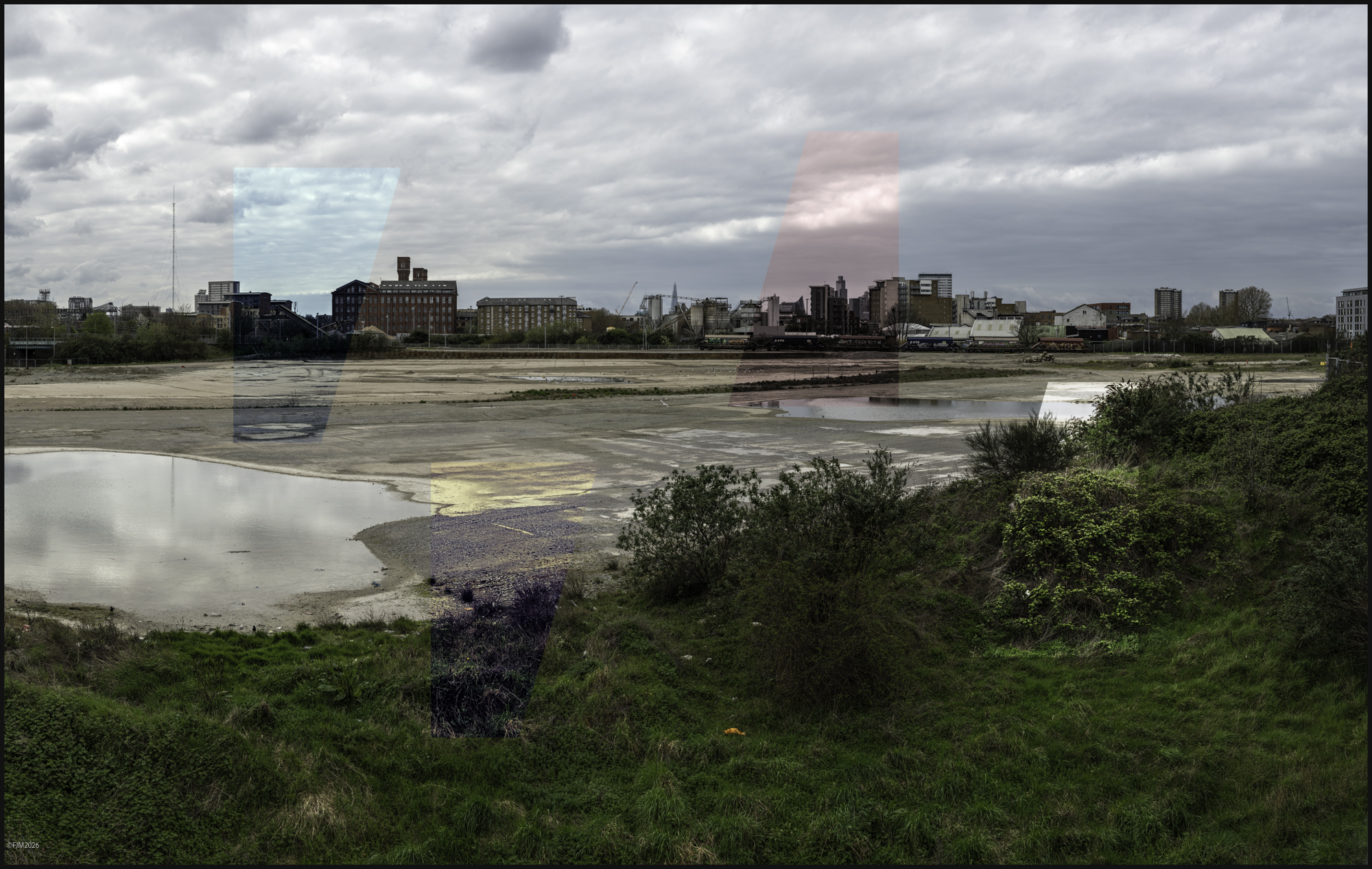 Olympian Way, London SE10 0AX 2017_06_10_1 <br>
        33.9 x 50.8 cm  <br>c print