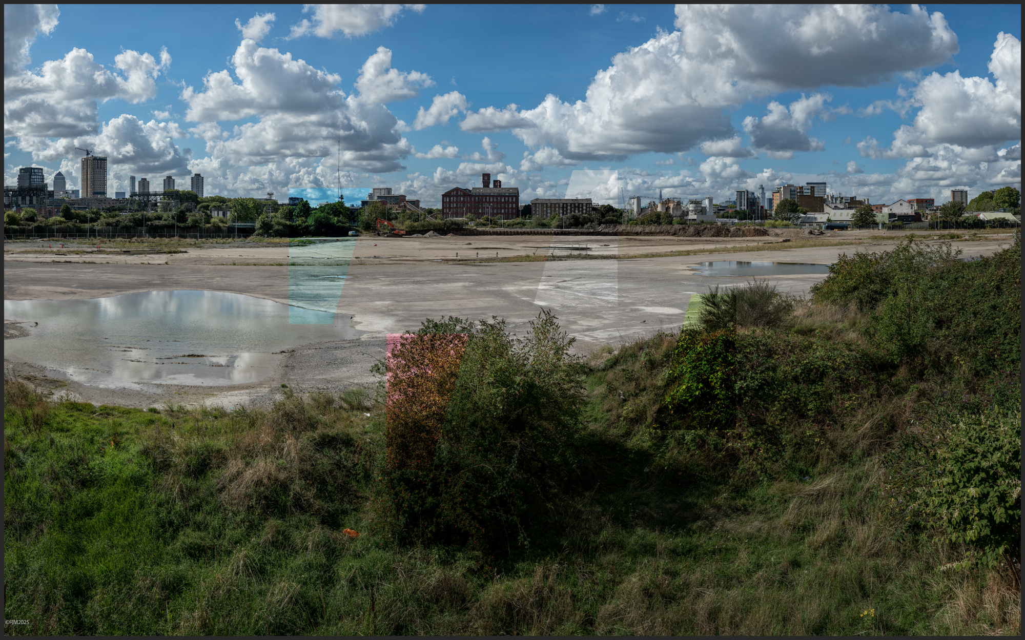 Olympian Way, London SE10 0AX 2017_06_10_1 <br>
        33.9 x 50.8 cm  <br>c print
